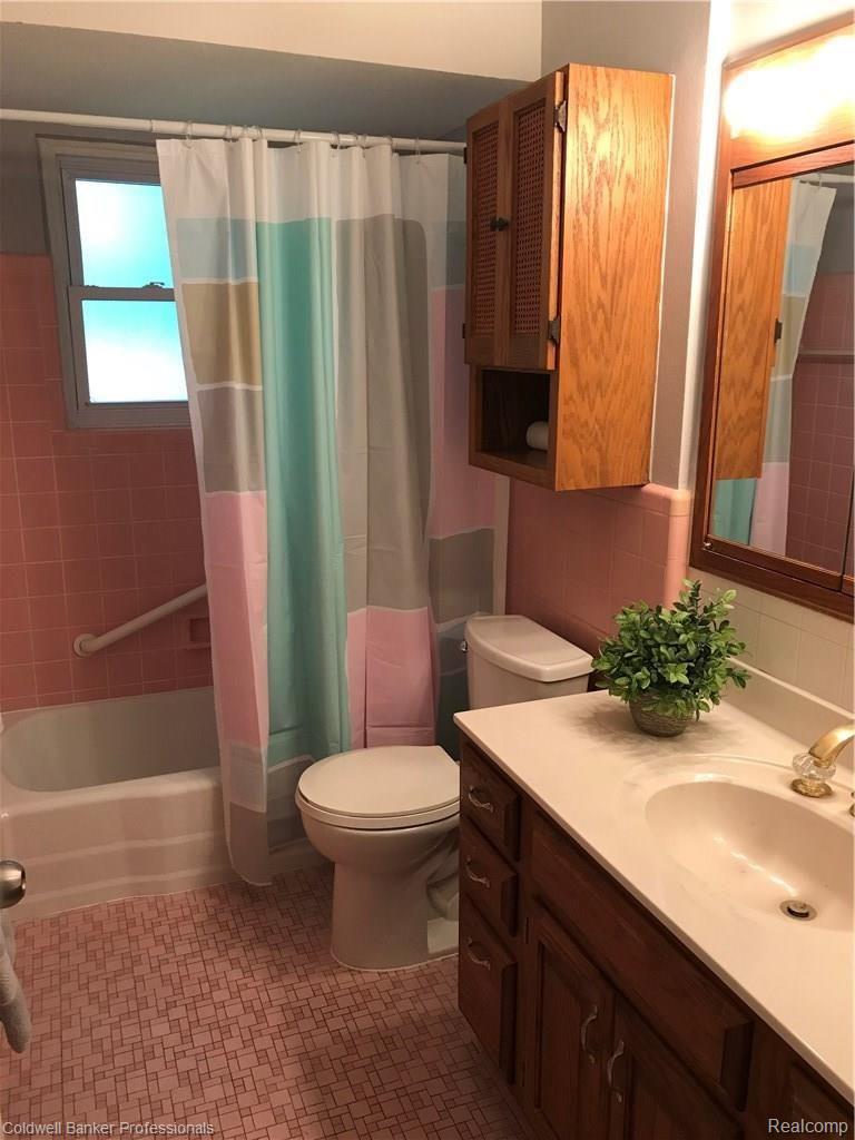 2330 Oklahoma Court Rochester, MI 48309 - Photo 21 of 28 IMG_6561.jpeg