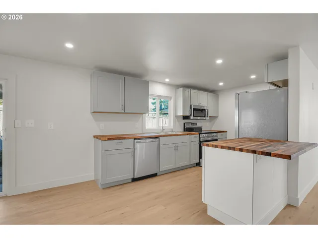 $129,995 | 4400 Southeast Roethe Road, Unit 51, Milwaukie, OR 97267