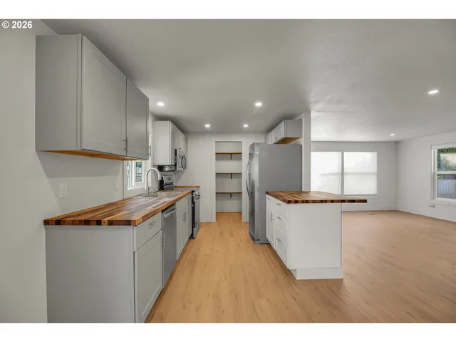 $129,995 | 4400 Southeast Roethe Road, Unit 51, Milwaukie, OR 97267