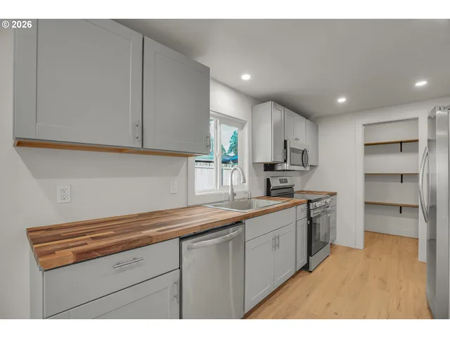 $129,995 | 4400 Southeast Roethe Road, Unit 51, Milwaukie, OR 97267