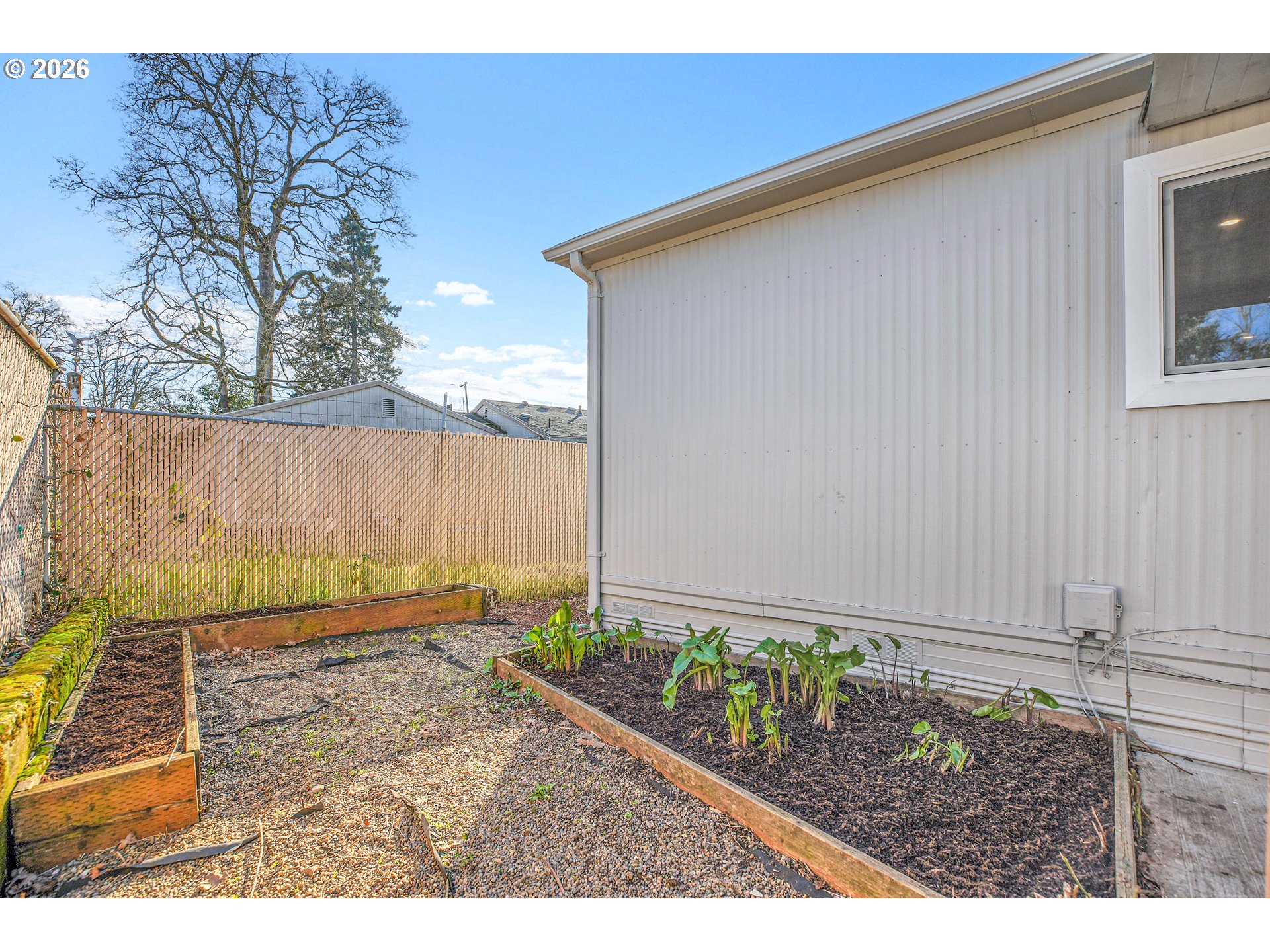 4400 Southeast Roethe Road, Unit 51 Milwaukie, OR 97267 - Photo 43 of 48 a backyard of a house