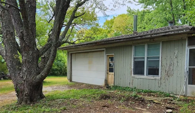 $995,000 | 10902 East 301st Street, Drexel, MO 64742