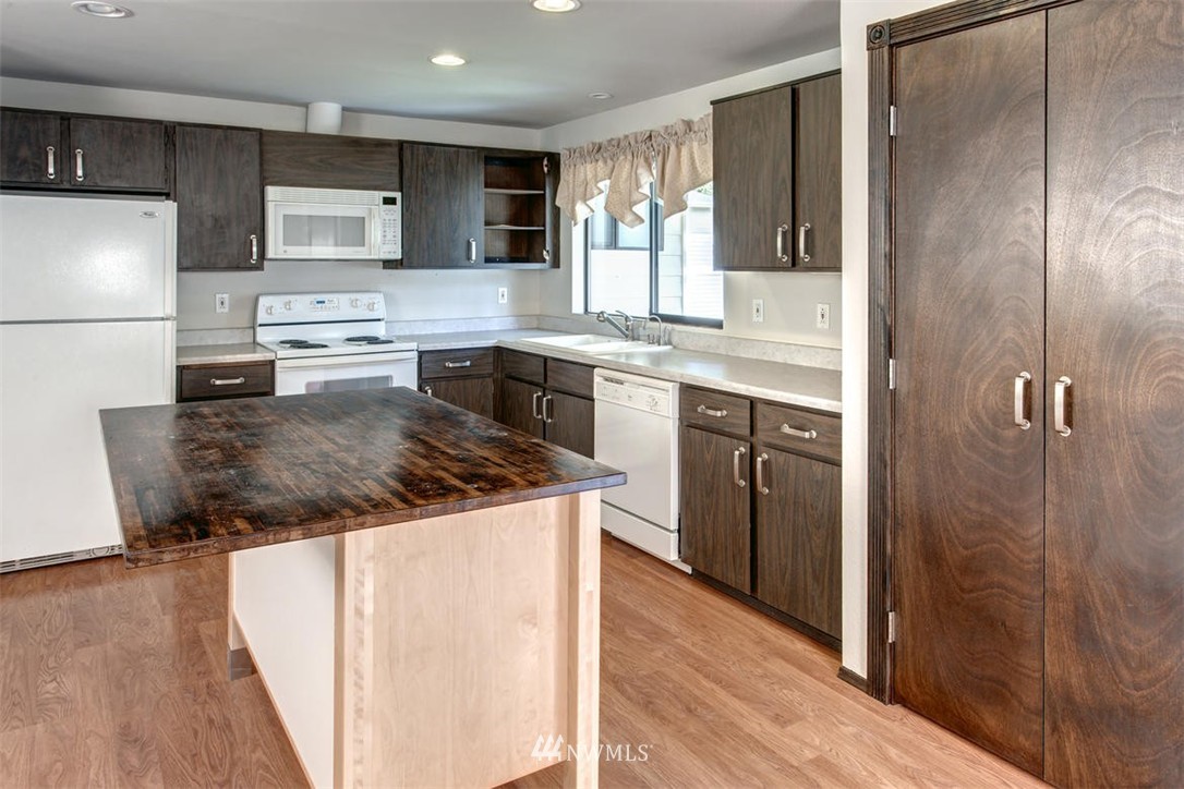14604 106th Avenue Northeast Bothell, WA 98011 - Photo 5 of 12 Gallery Image 5