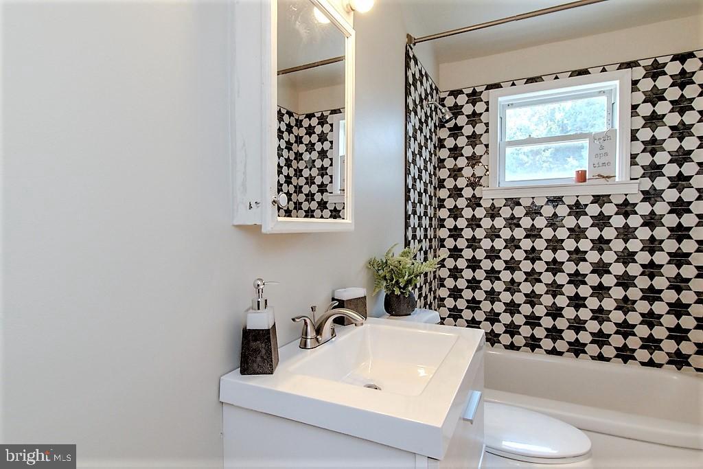 1265 Meridene Drive Baltimore, MD 21239 - Photo 18 of 29