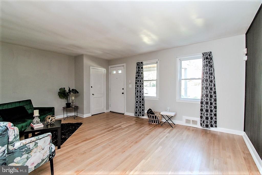 1265 Meridene Drive Baltimore, MD 21239 - Photo 3 of 29 Living Room
