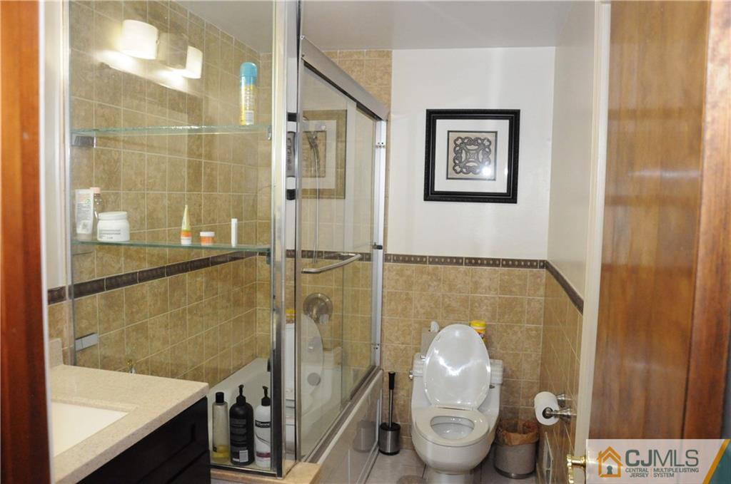 374 Wheeler Road North Brunswick, NJ 08902 - Photo 11 of 28 Gallery Image 11