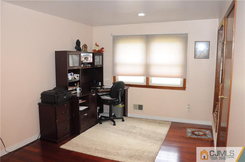 374 Wheeler Road North Brunswick, NJ 08902 - Photo 13 of 28 Gallery Image 13