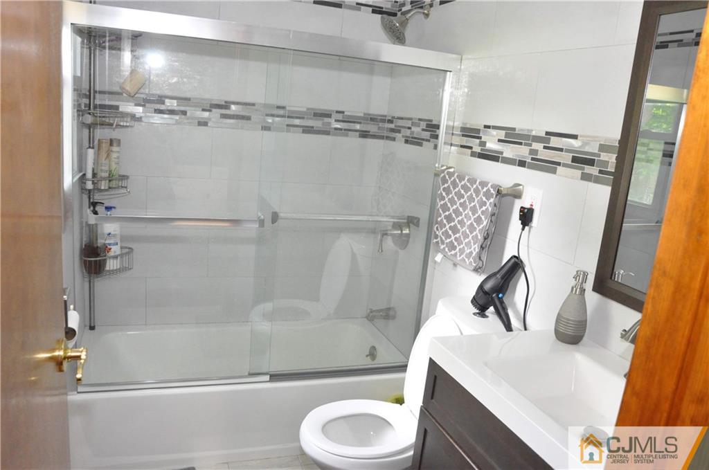 374 Wheeler Road North Brunswick, NJ 08902 - Photo 15 of 28 Gallery Image 15