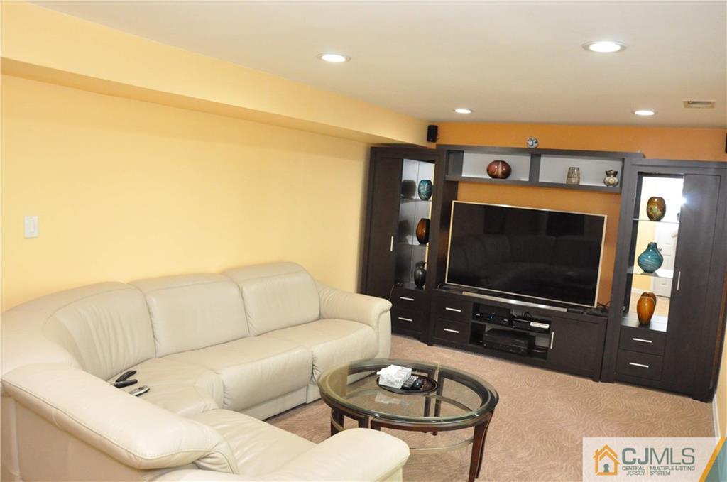 374 Wheeler Road North Brunswick, NJ 08902 - Photo 16 of 28 Gallery Image 16