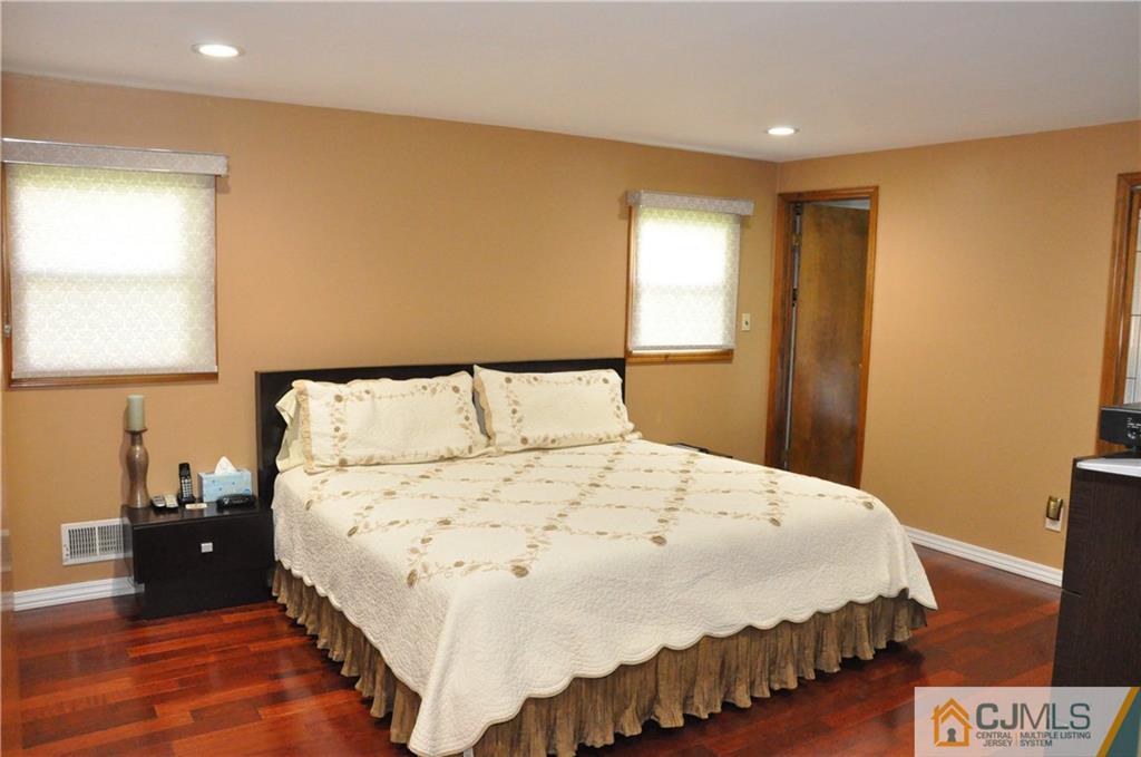 374 Wheeler Road North Brunswick, NJ 08902 - Photo 19 of 28 Gallery Image 19