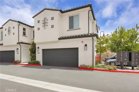 $1,075,000 | 17544 Cameron Lane, Unit 102, Huntington Beach, CA 92647