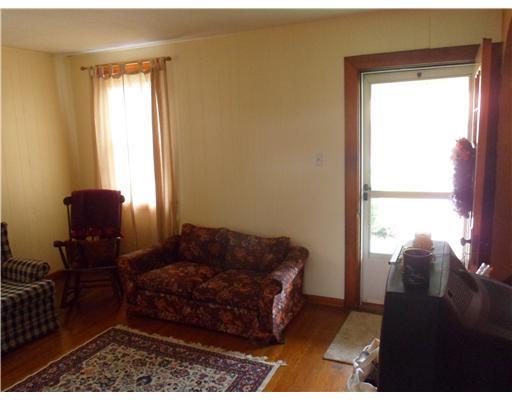 1317 Sarver Road Worthington, PA 16262 - Photo 4 of 11 Living Room.