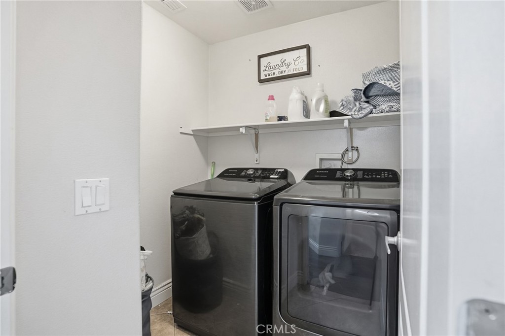 3902 Bluff Street Perris, CA 92571 - Photo 33 of 44 a utility room with dryer and washer