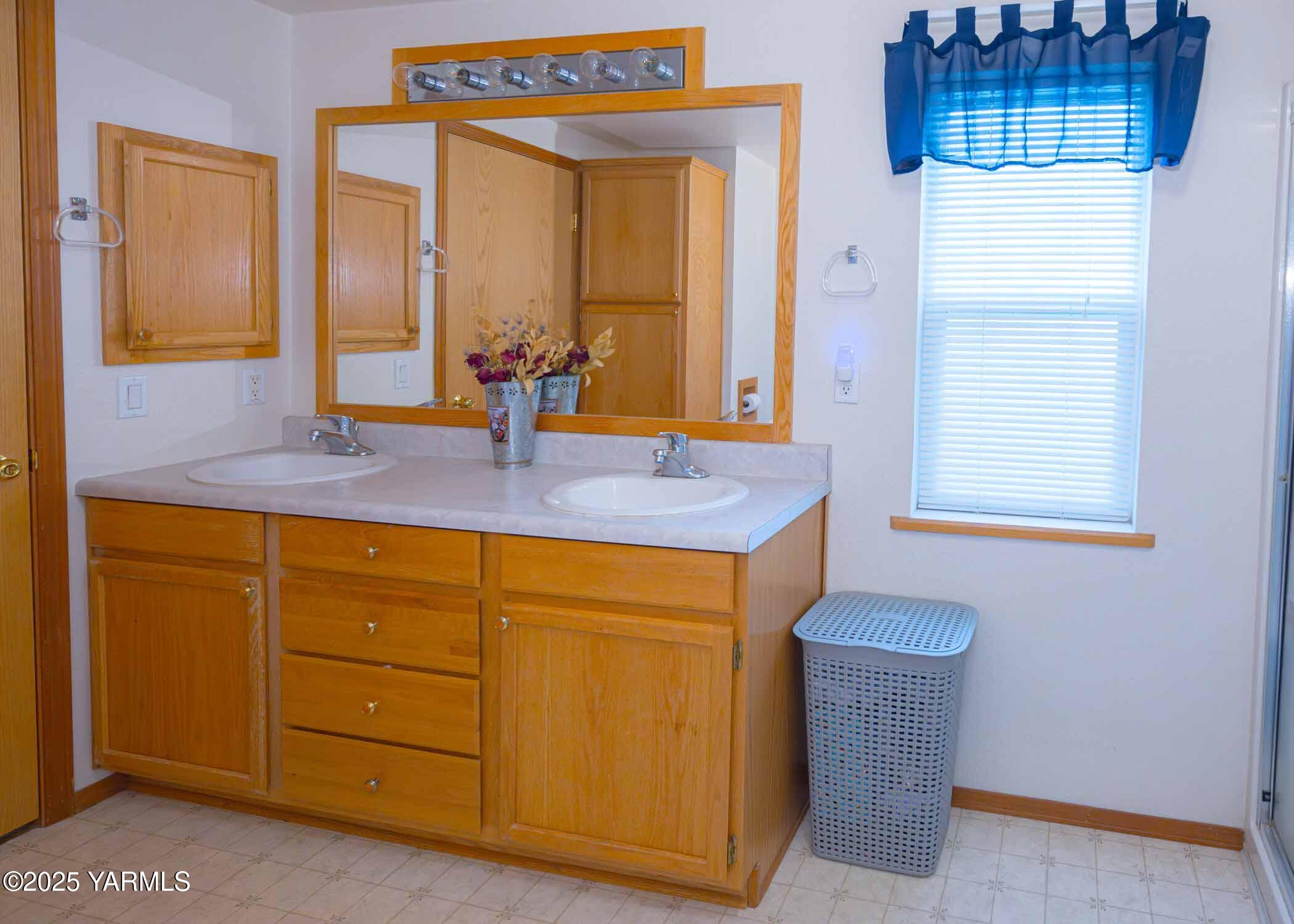 7009 Manor Way Yakima, WA 98908 - Photo 13 of 28 #19 Primary Bathroom