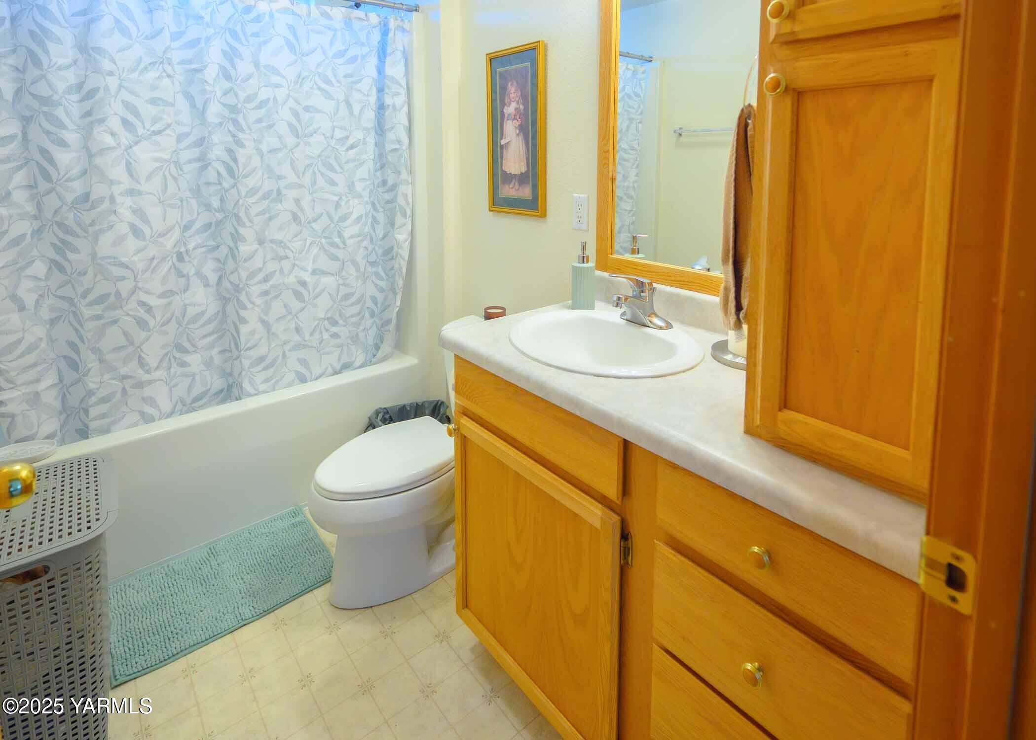 7009 Manor Way Yakima, WA 98908 - Photo 15 of 28 #21 Bathroom Two