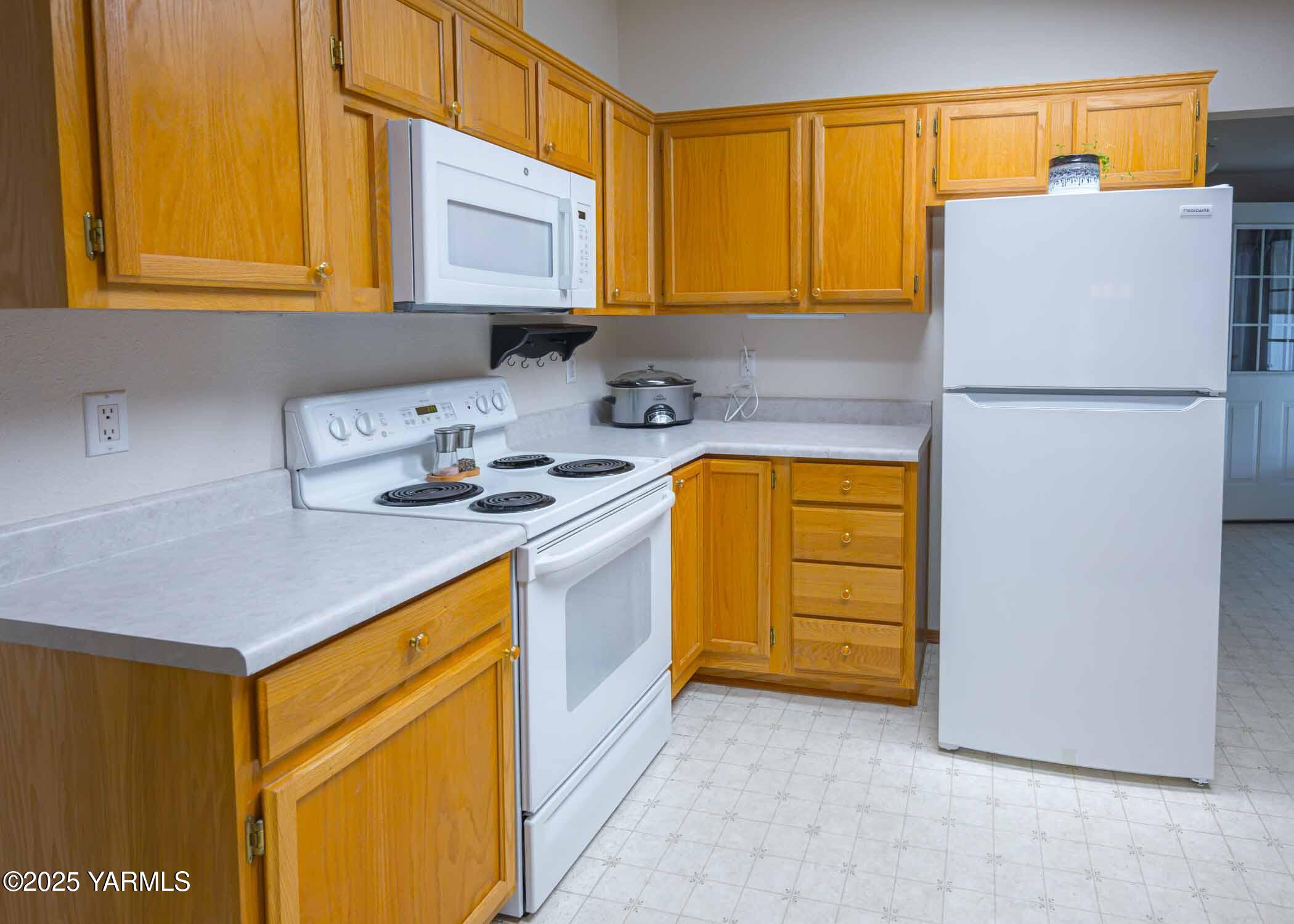 7009 Manor Way Yakima, WA 98908 - Photo 20 of 28 #7 Kitchen