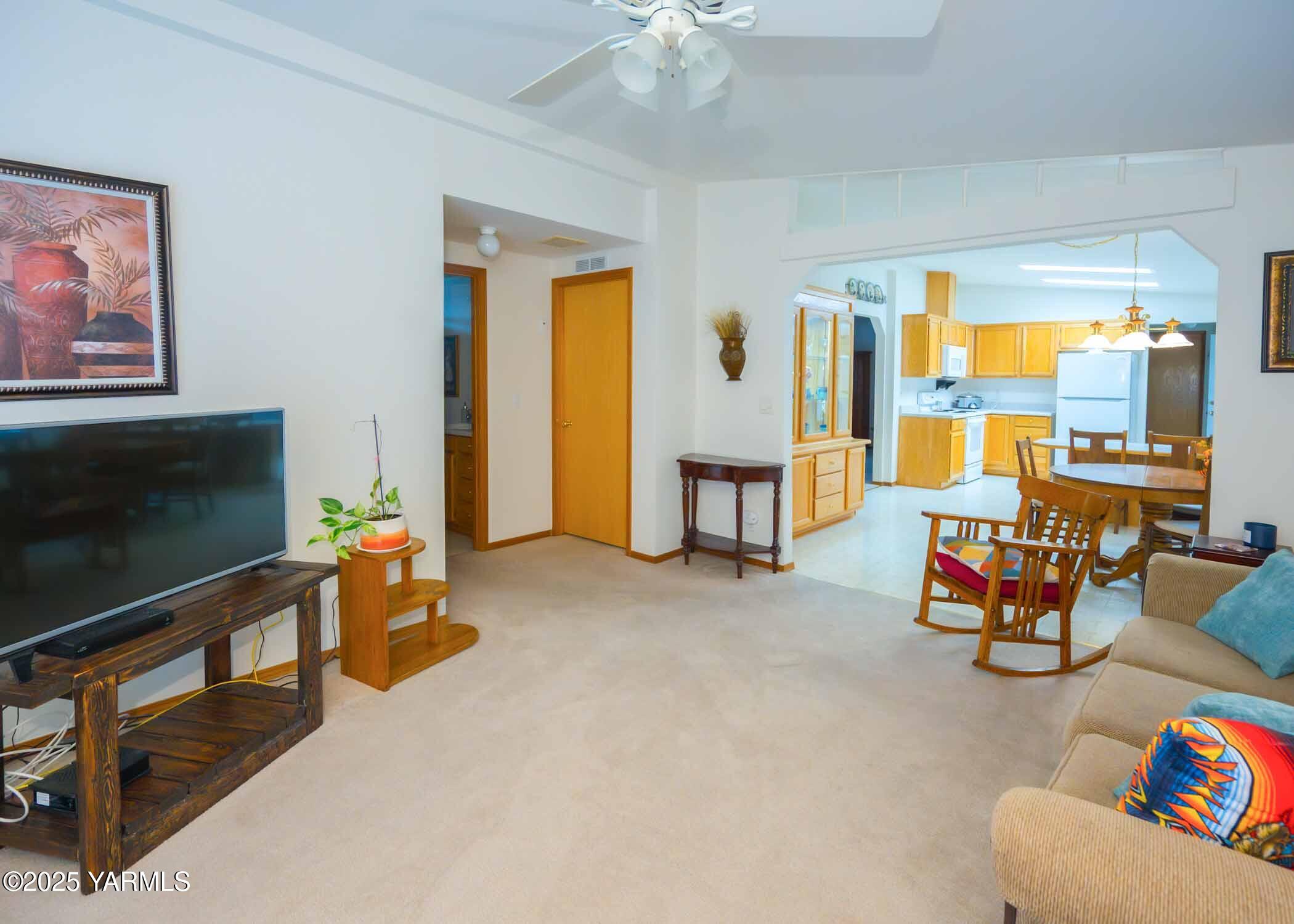 7009 Manor Way Yakima, WA 98908 - Photo 26 of 28 #13 Second Living Room