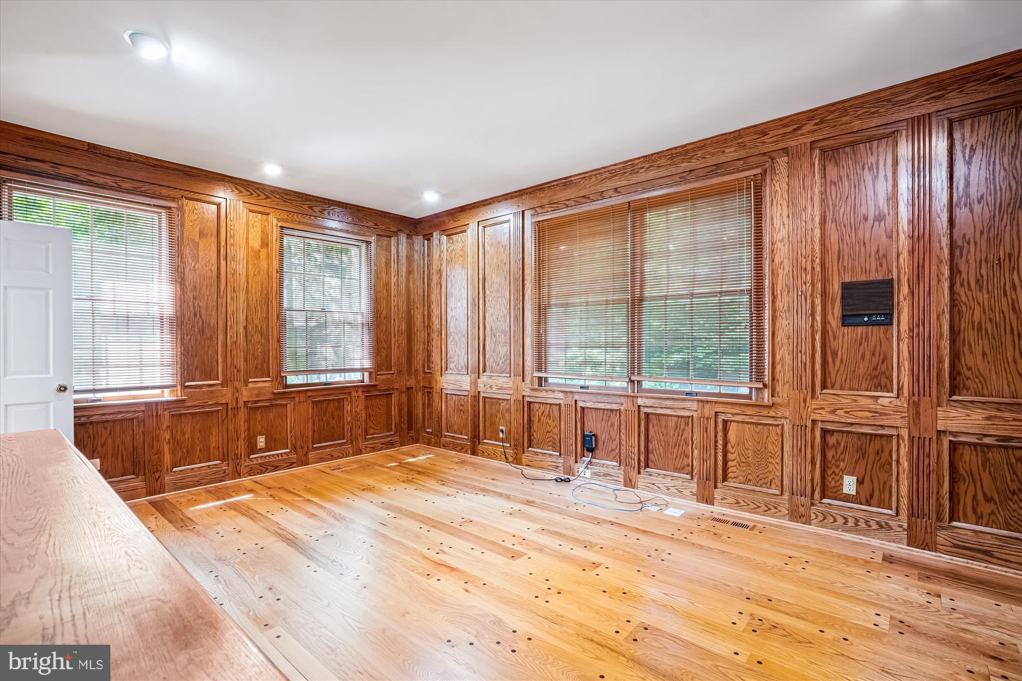 8849 Tuckerman Lane Potomac, MD 20854 - Photo 26 of 96 Office/Library