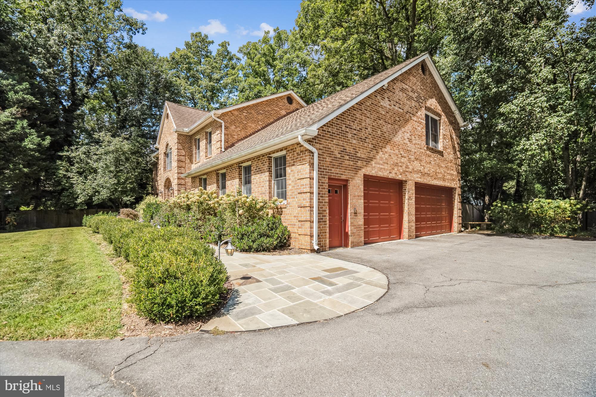 8849 Tuckerman Lane Potomac, MD 20854 - Photo 4 of 96 Side Elevation