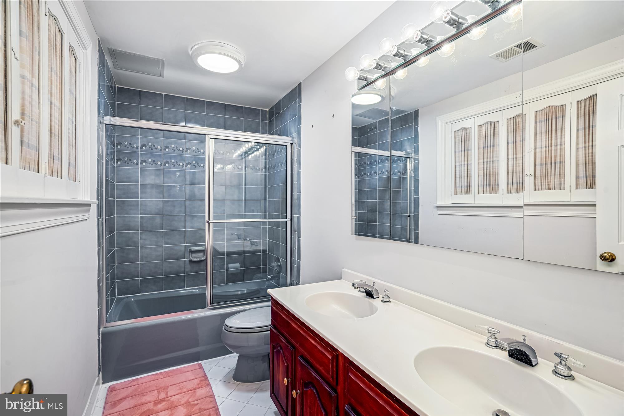 8849 Tuckerman Lane Potomac, MD 20854 - Photo 79 of 96 Bathroom