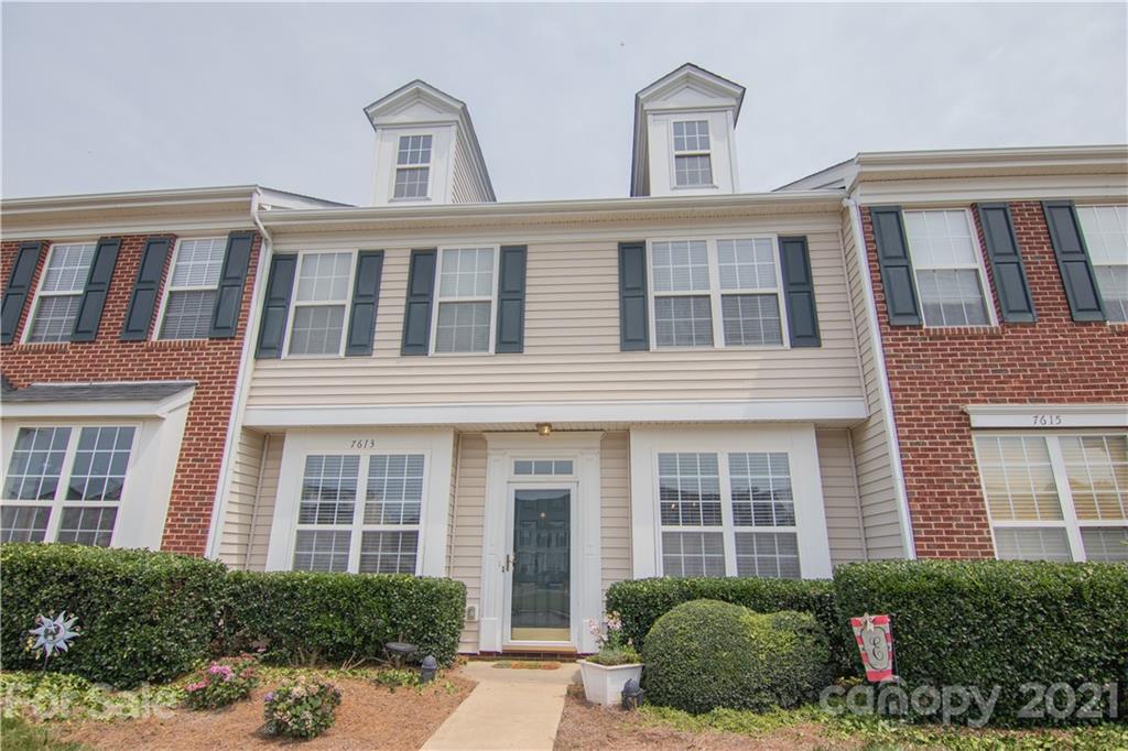 7613 Bluff Point Lane Denver, NC 28037 - Photo 17 of 20 front view of a brick house