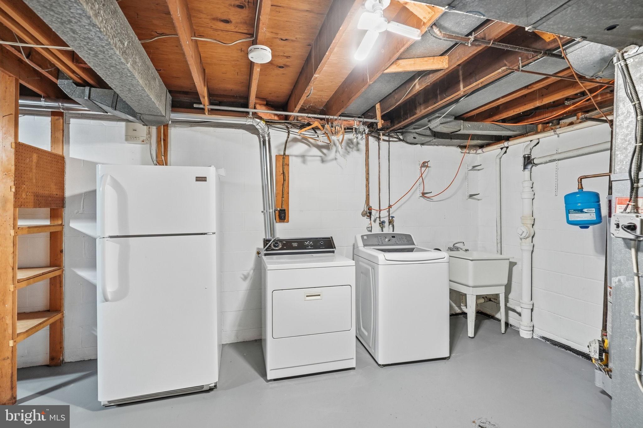7616 Carteret Road Bethesda, MD 20817 - Photo 27 of 32 Laundry/Utilities
