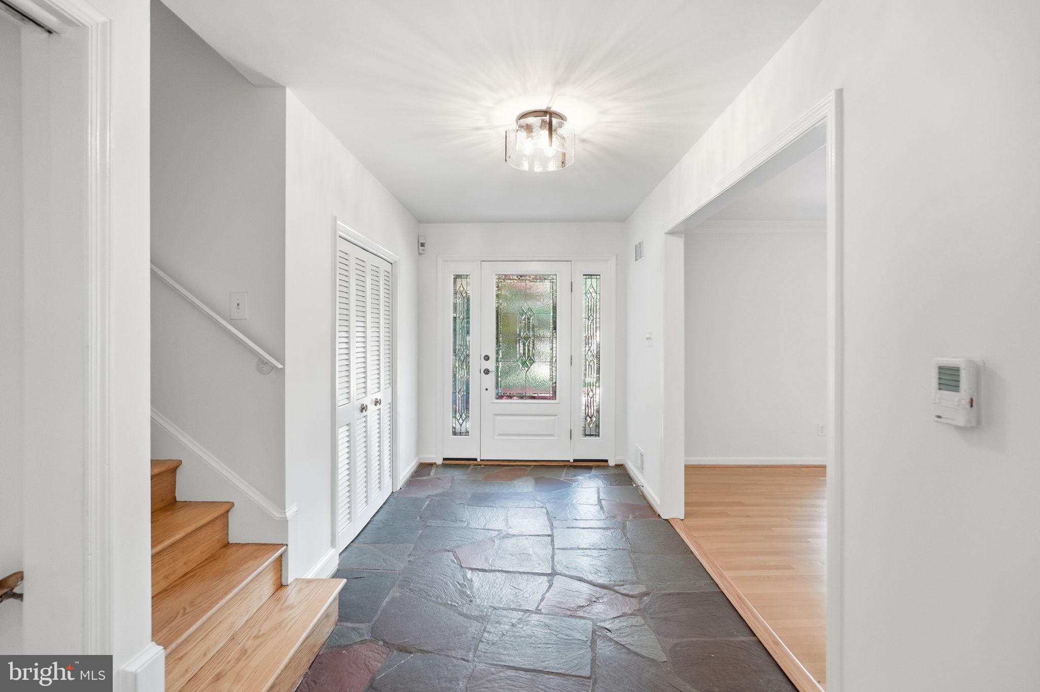 7616 Carteret Road Bethesda, MD 20817 - Photo 3 of 32 Entry