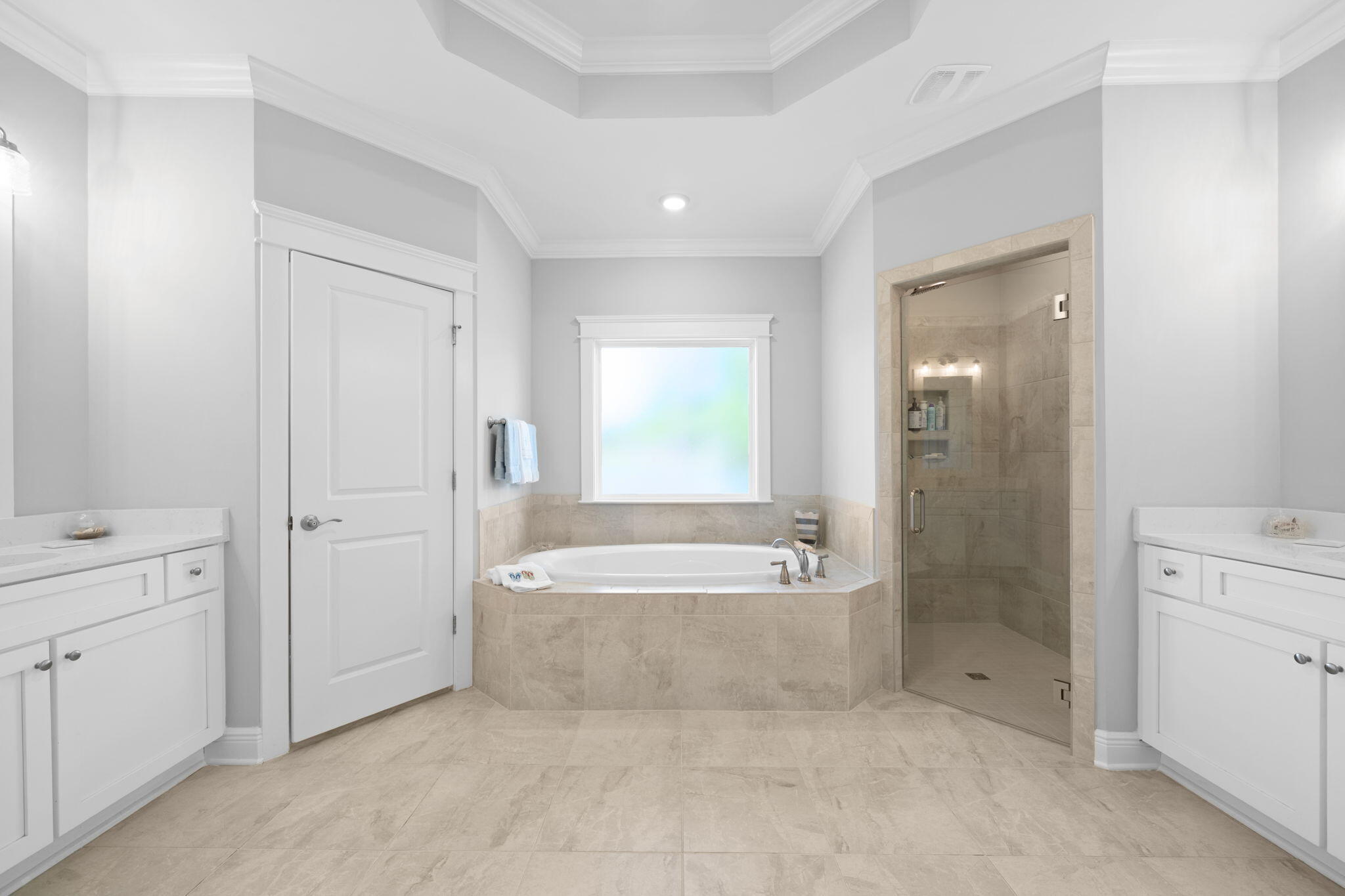 142 Mill Pond Cove Freeport, FL 32439 - Photo 28 of 109 a spacious bathroom with a tub shower and mirror