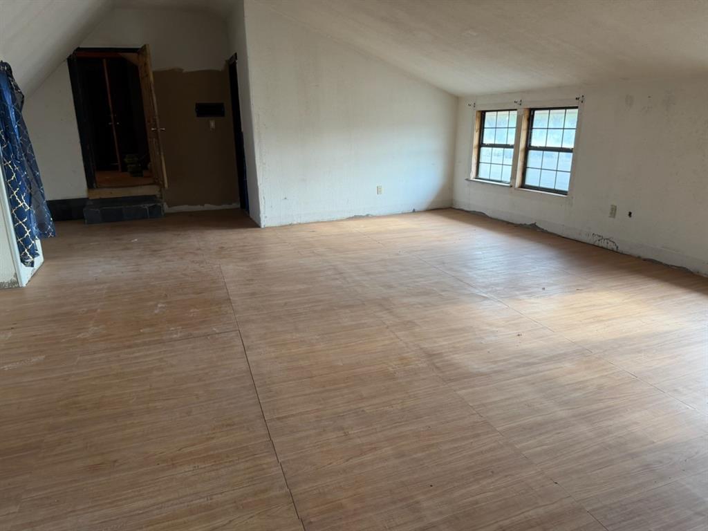 4050 Old Anson Road Abilene, TX 79601 - Photo 9 of 40 an empty room with windows