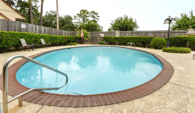 $120,000 | 17471 Red Oak Drive, Unit 7471, Houston, TX 77090