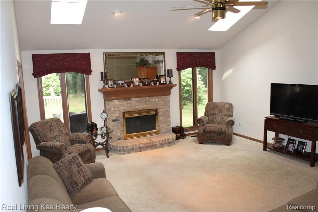 1668 Treeside Drive Rochester, MI 48307 - Photo 7 of 25 07 Great room.JPG