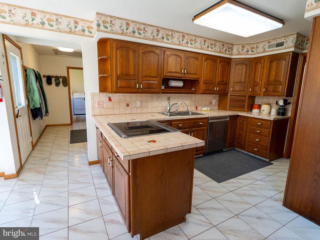 988 Laurel Lane Elmer, NJ 08318 - Photo 15 of 39