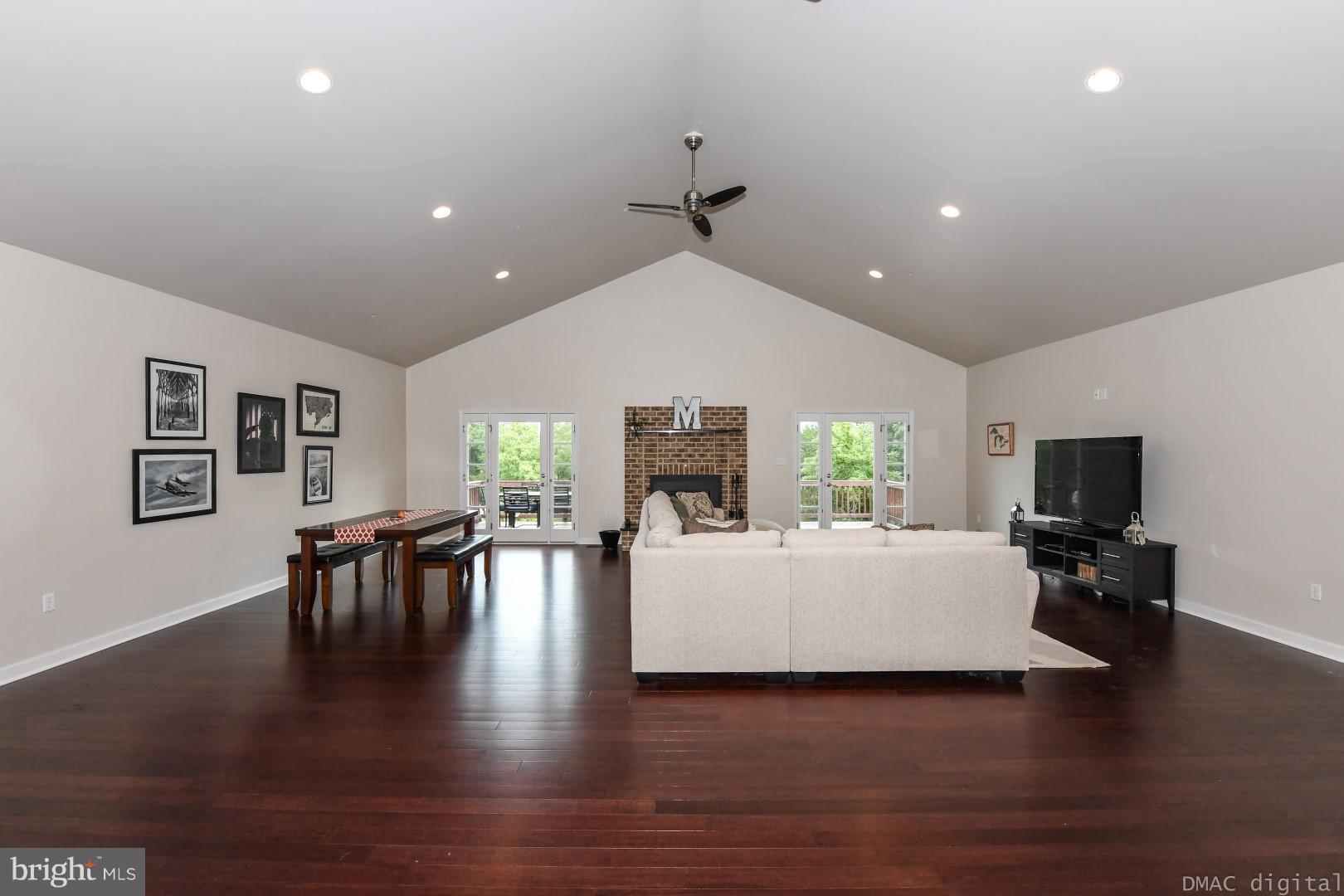 11219 Putman Road Thurmont, MD 21788 - Photo 11 of 30 Great Room with vaulted ceiling