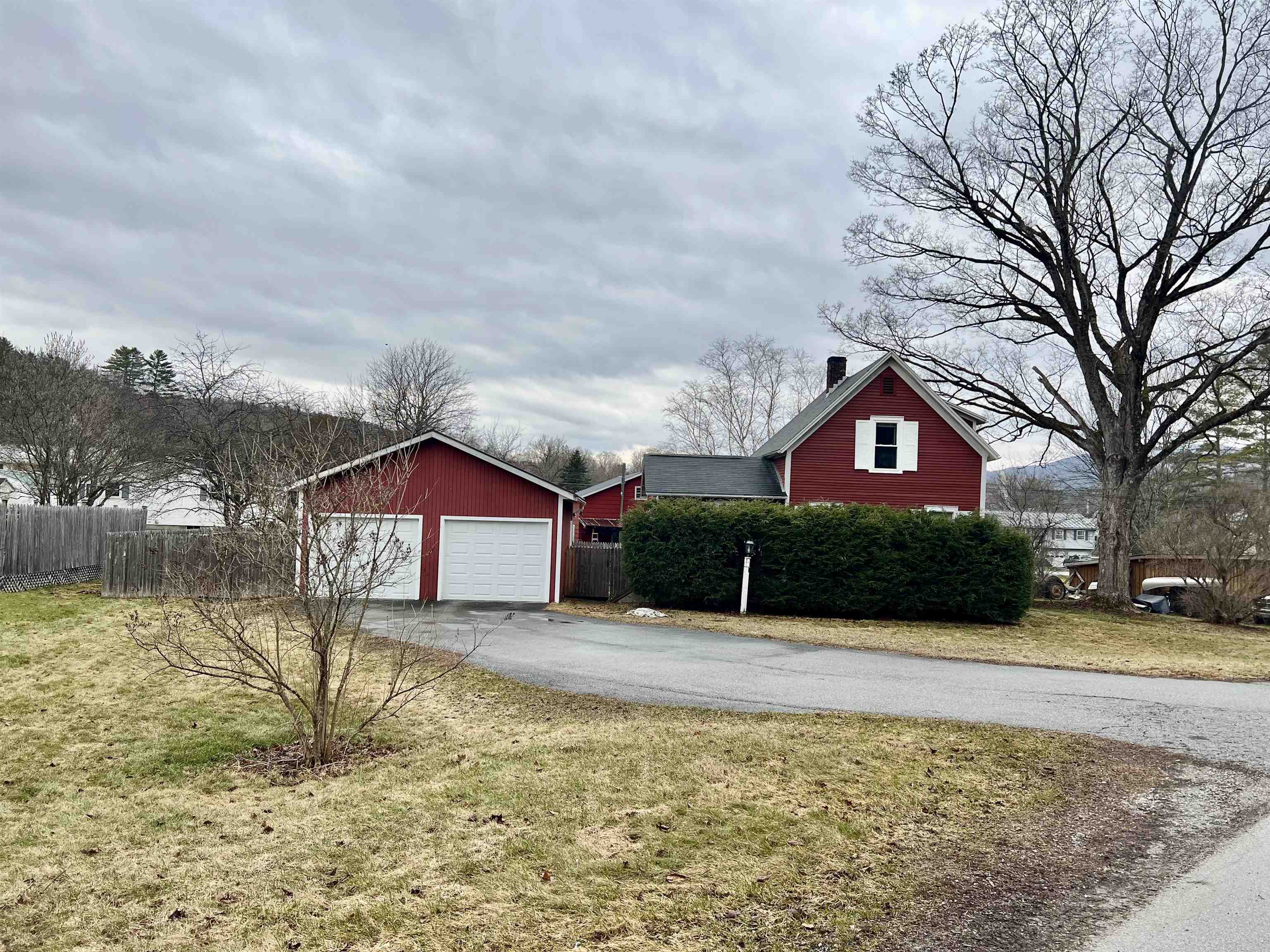 60 Circular Avenue Wallingford, VT 05773 - Photo 3 of 39