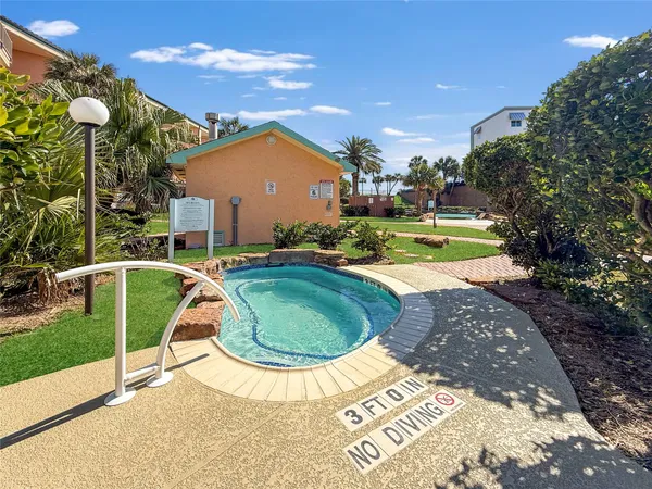 $1,350 | 9520 Seawall Boulevard, Unit 329, Galveston, TX 77554