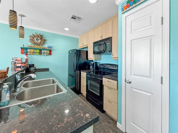 $1,350 | 9520 Seawall Boulevard, Unit 329, Galveston, TX 77554