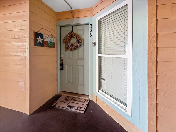 $1,350 | 9520 Seawall Boulevard, Unit 329, Galveston, TX 77554