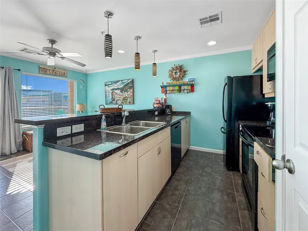 $1,350 | 9520 Seawall Boulevard, Unit 329, Galveston, TX 77554