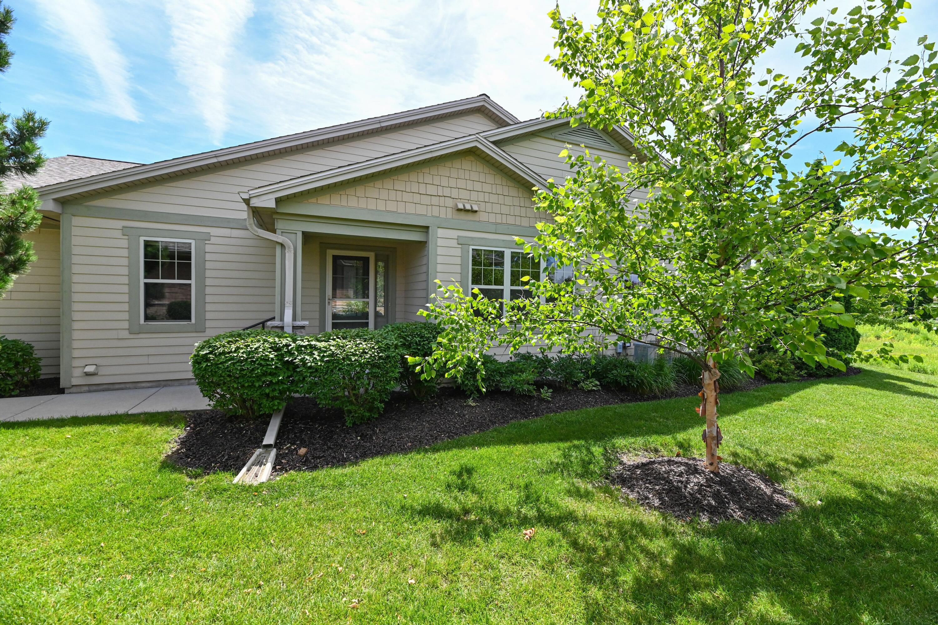 S70-w15265 Honeysuckle Dr