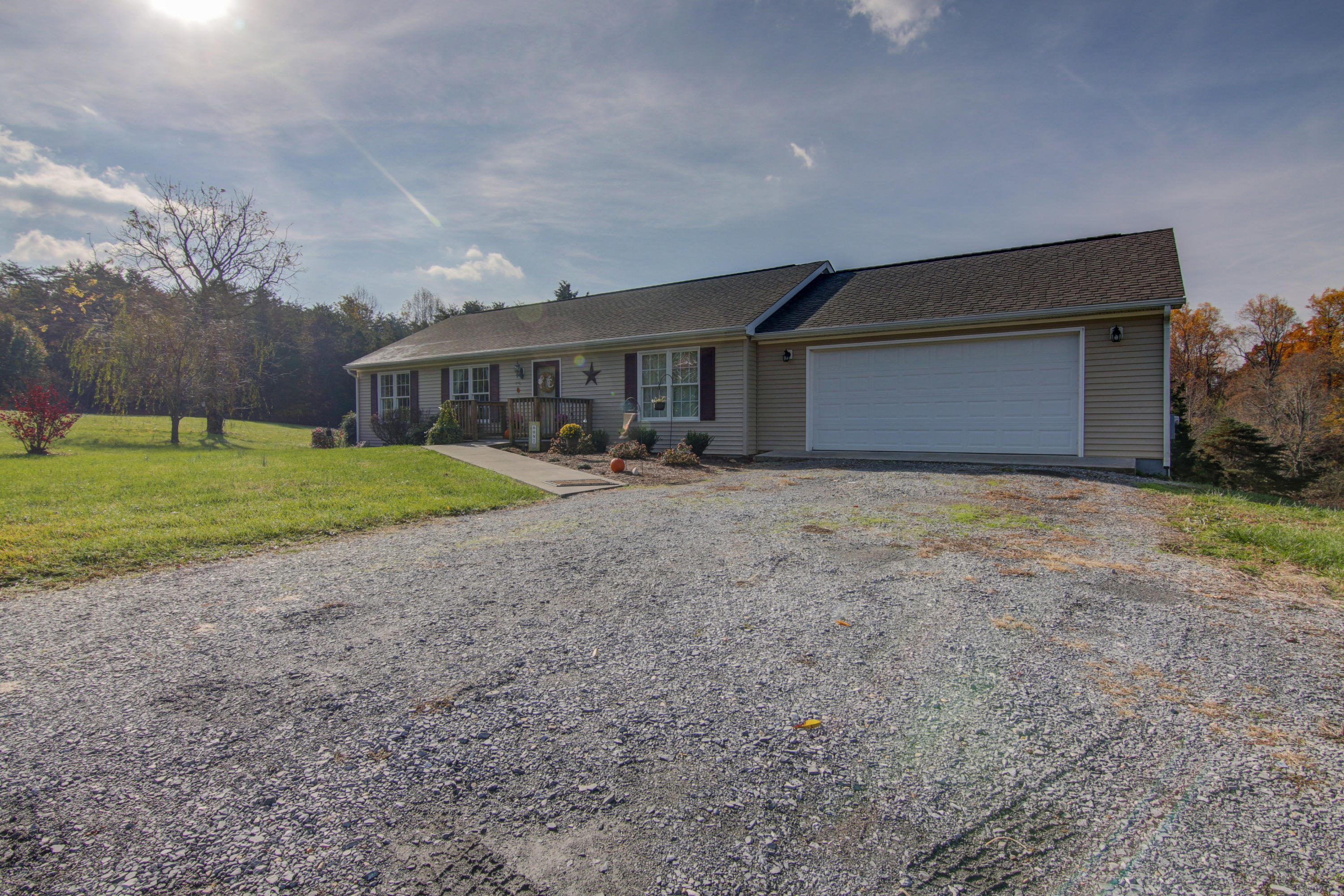 6097 White House Road Moneta, VA 24121 - Photo 2 of 35 orig_6097 White House Road-12_5791237