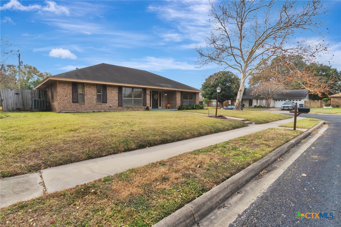 101 Kemble Street Victoria, TX 77904 - Photo 33 of 34 a view of a house with a yard