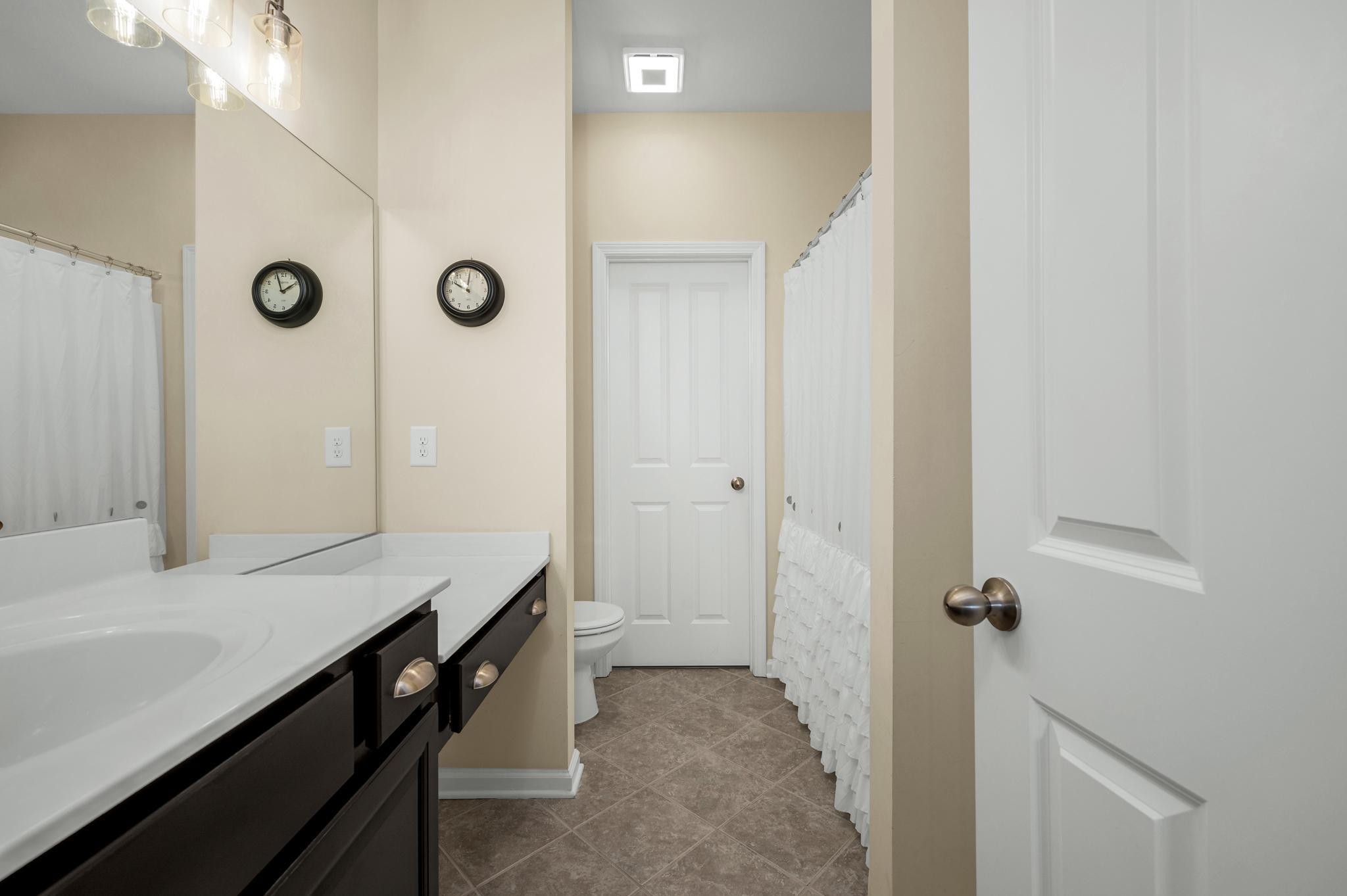 5003 Hemlock Court Spring Hill, TN 37174 - Photo 17 of 32 a bathroom with a sink a tub and a mirror
