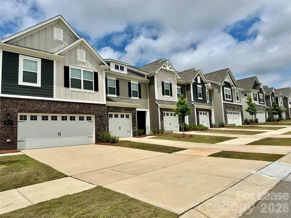 $2,300 | 8116 Ramsburg Drive, Charlotte, NC 28269