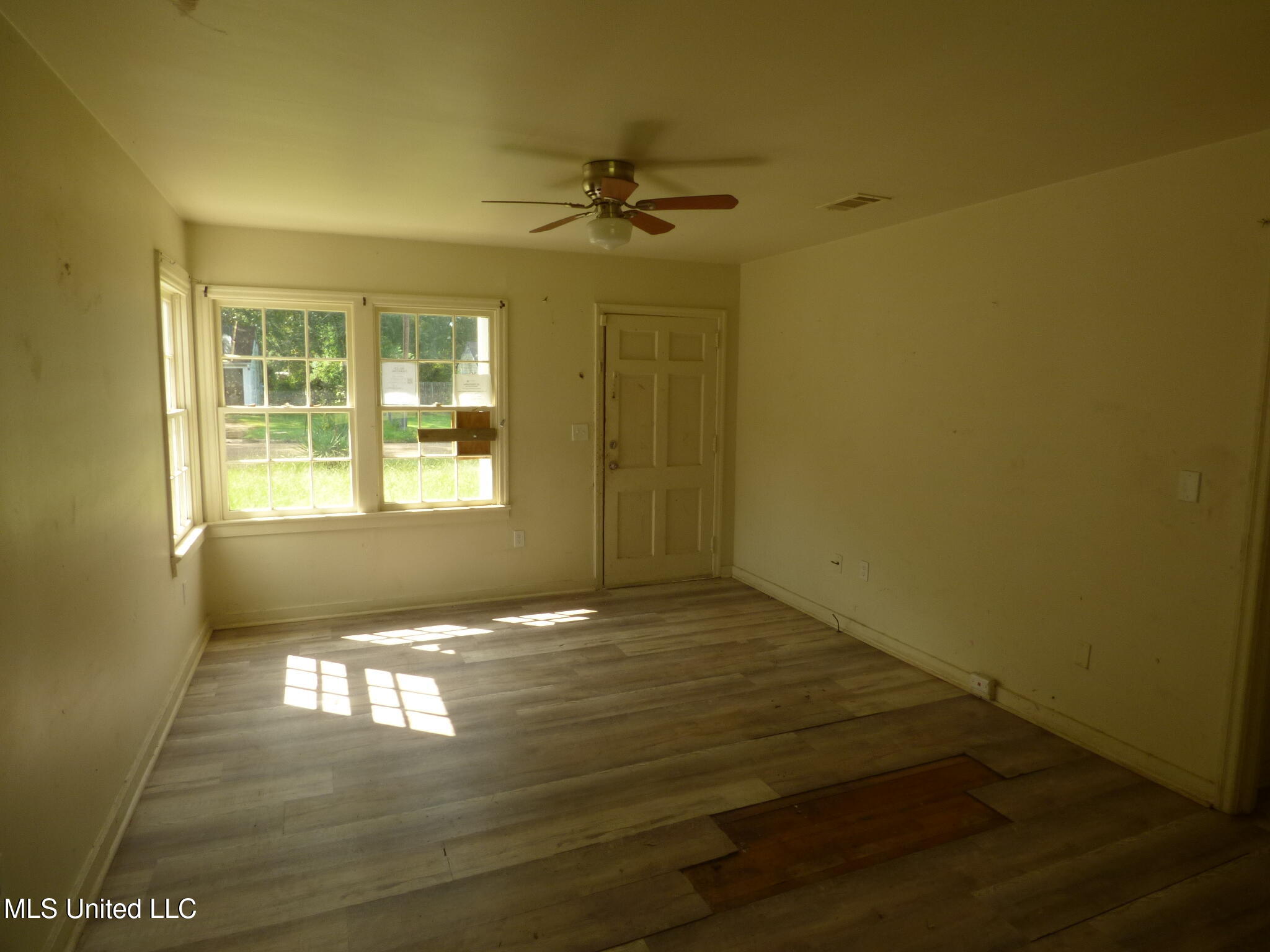 906 Myra Street Brookhaven, MS 39601 - Photo 3 of 11 P1330744