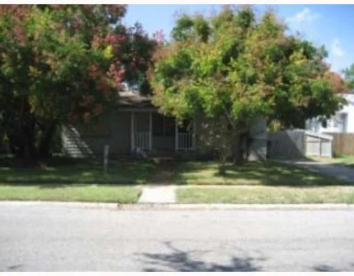 a view of a yard in front of a house