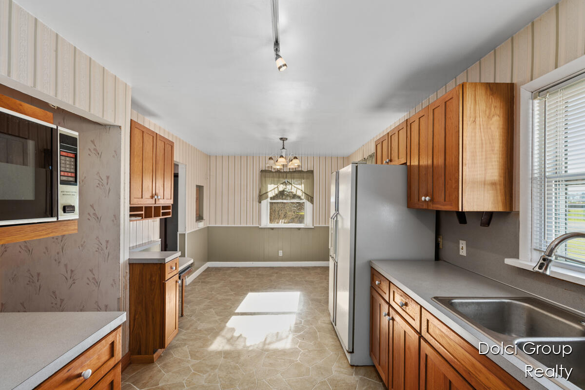 4106 Fillmore Road Holland, MI 49423 - Photo 5 of 20 IMG_1006