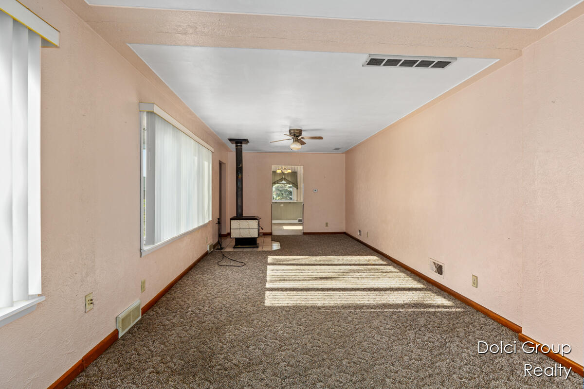 4106 Fillmore Road Holland, MI 49423 - Photo 7 of 20 IMG_1003