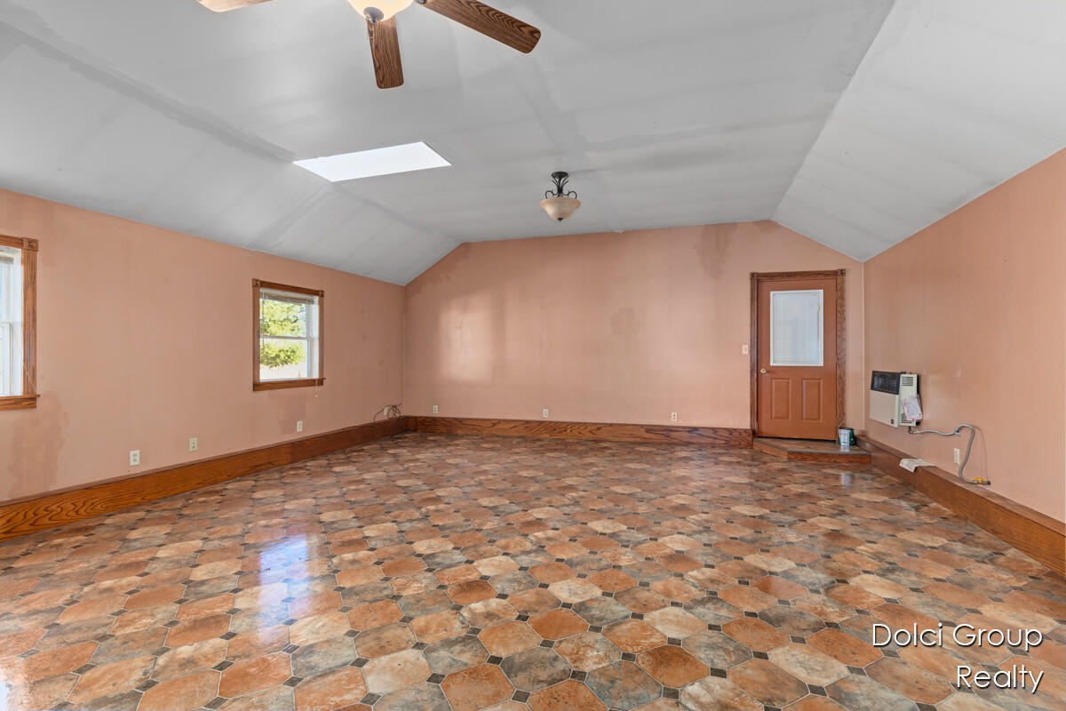 4106 Fillmore Road Holland, MI 49423 - Photo 8 of 20 IMG_1007