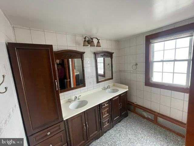 10 Middle Road Levittown, PA 19056 - Photo 15 of 25 a bathroom with a double vanity sink and mirror