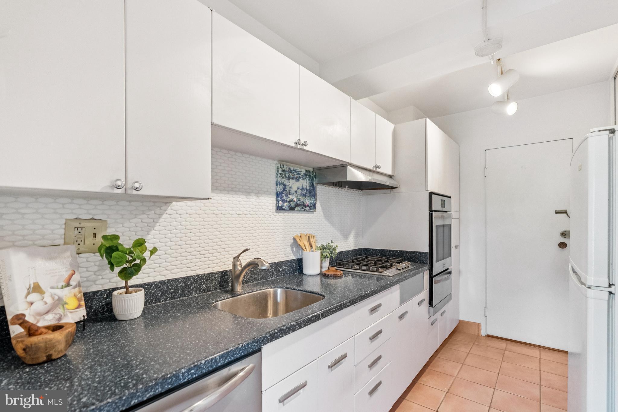 4201 Cathedral Avenue Northwest, Unit 808E Washington, DC 20016 - Photo 8 of 15